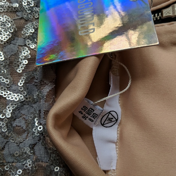 Sequin mini skirt with slit - Picture 4 of 5